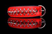 Collier Cuir Clouté Spikes Taille 40-47 x 4 cm, noir/rouge